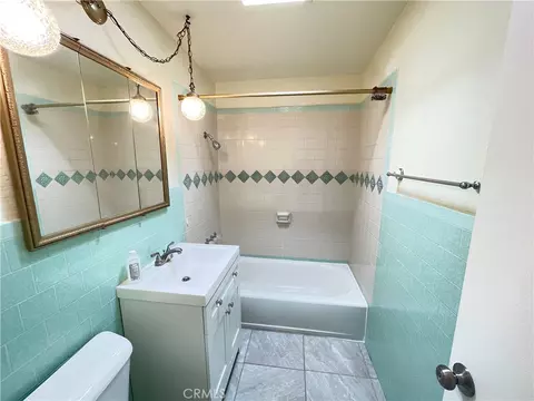 Bath - 1111 Taos, Barstow, CA 92311 photo 4 of 4