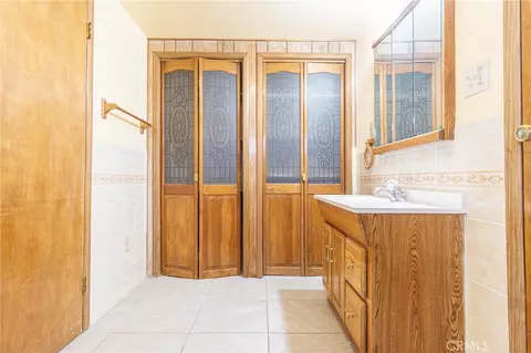 Bath - 1111 Taos, Barstow, CA 92311 photo 6 of 8