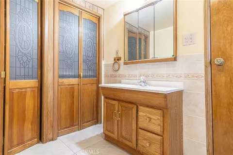 Bath - 1111 Taos, Barstow, CA 92311 photo 7 of 8