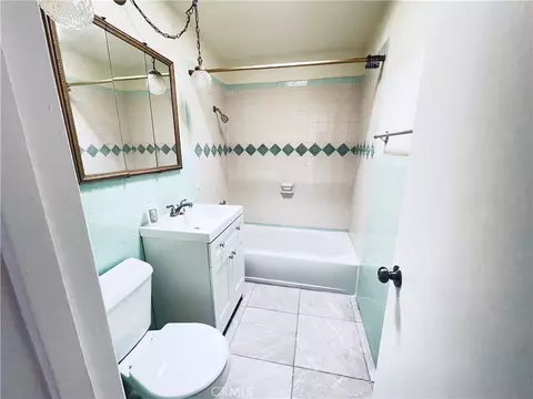 Bath - 1111 Taos, Barstow, CA 92311 photo 3 of 4
