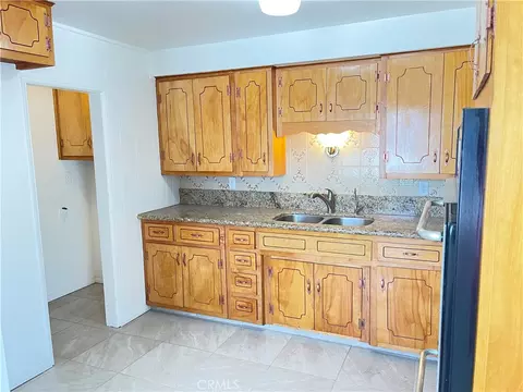 Kitchen - 1111 Taos, Barstow, CA 92311 photo 2 of 4