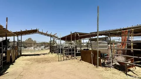 Exterior - 17752 Lemon St, Hesperia, CA 92345 photo 3 of 6