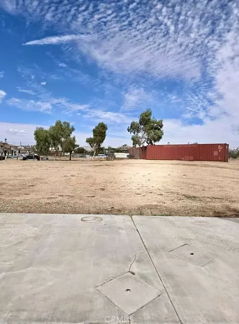 Exterior - 17752 Lemon St, Hesperia, CA 92345 photo 5 of 6