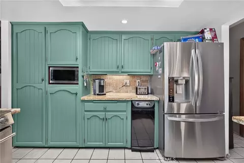 Kitchen - 1902 Virginia, Wrightwood, CA 92397 photo 5 of 6