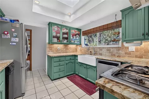Kitchen - 1902 Virginia, Wrightwood, CA 92397 photo 4 of 6