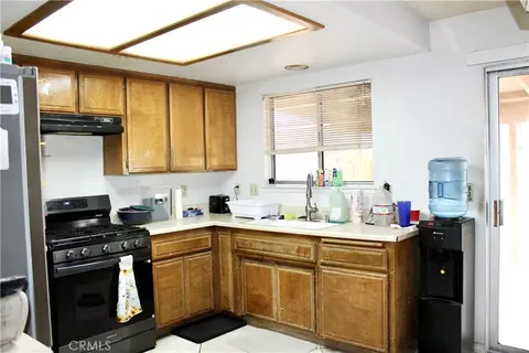 Kitchen - 951 Chateau Way, Barstow, CA 92311 photo 2 of 2