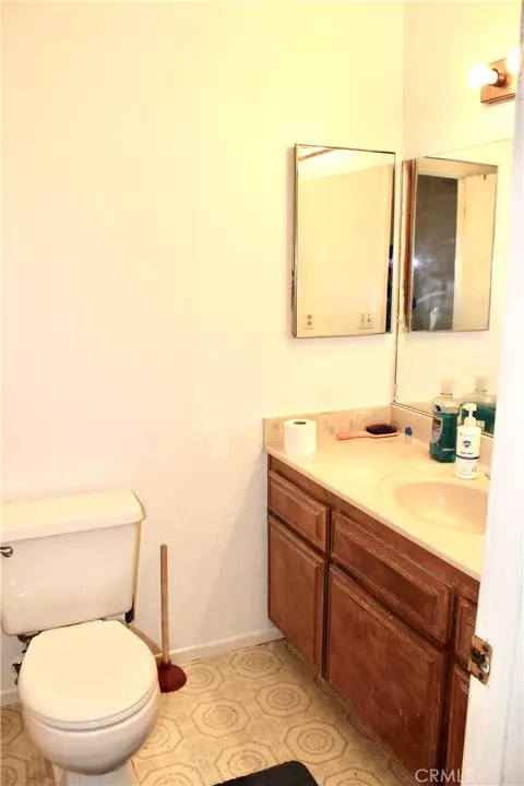 Bath - 951 Chateau Way, Barstow, CA 92311 photo 1 of 2