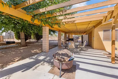 Exterior - 16371 Adelia, Hesperia, CA 92345 photo 6 of 7