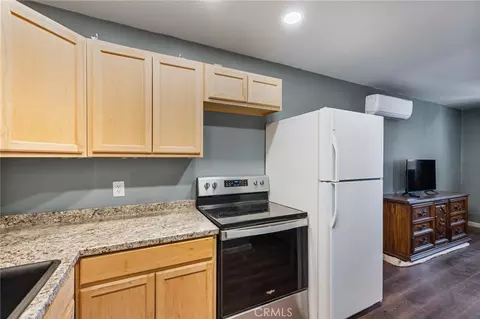 Kitchen - 16371 Adelia, Hesperia, CA 92345 photo 2 of 2