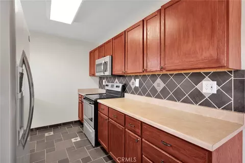 Kitchen - 13861 Osage, Apple Valley, CA 92307 photo 1 of 2