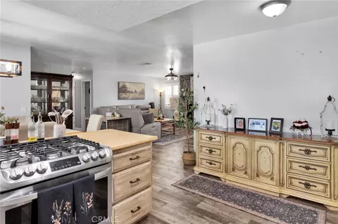 Entry Way - 11846 Ivy Ave, Hesperia, CA 92345 photo 1 of 2