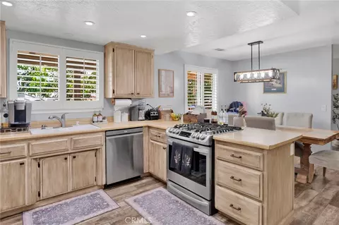 Kitchen - 11846 Ivy Ave, Hesperia, CA 92345 photo 3 of 3