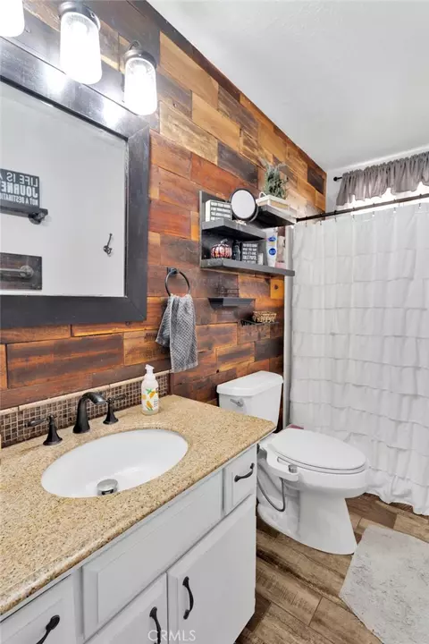 Bath - 11846 Ivy Ave, Hesperia, CA 92345 photo 1 of 5