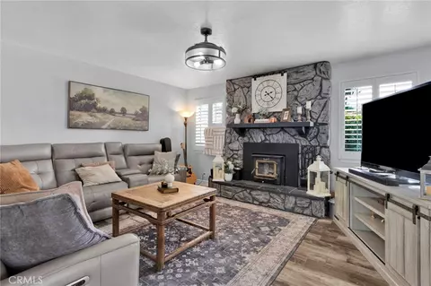 Living - 11846 Ivy Ave, Hesperia, CA 92345 photo 1 of 2