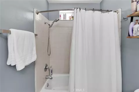 Bath - 11846 Ivy Ave, Hesperia, CA 92345 photo 5 of 5