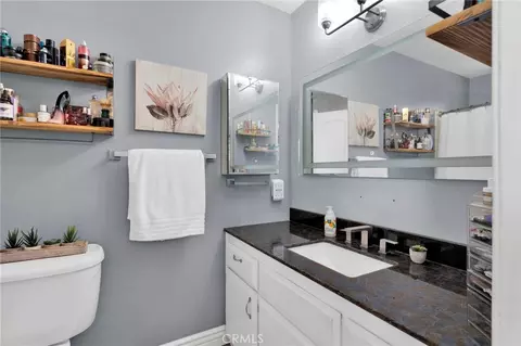Bath - 11846 Ivy Ave, Hesperia, CA 92345 photo 4 of 5