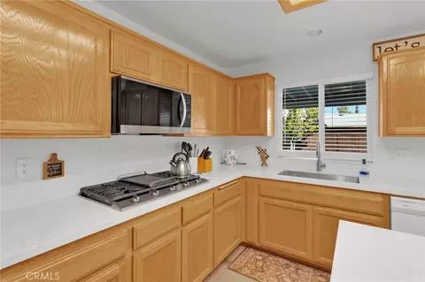 Kitchen - 20463 Majestic Dr, Apple Valley, CA 92308 photo 4 of 5