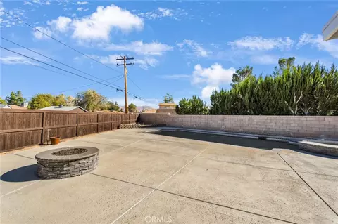 Exterior - 20463 Majestic Dr, Apple Valley, CA 92308 photo 11 of 13