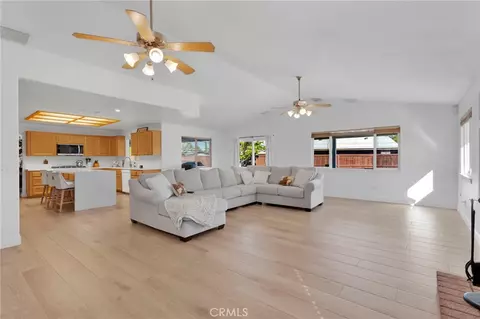 Living - 20463 Majestic Dr, Apple Valley, CA 92308 photo 4 of 10