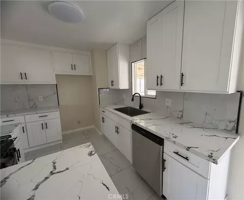 Kitchen - 1640 Sunset St, Barstow, CA 92311 photo 2 of 3