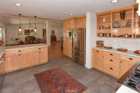 Kitchen - 17170 Yucca Rd, Apple Valley, CA 92307 photo 5 of 7