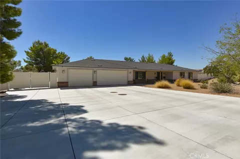 Exterior - 17170 Yucca Rd, Apple Valley, CA 92307 photo 3 of 15