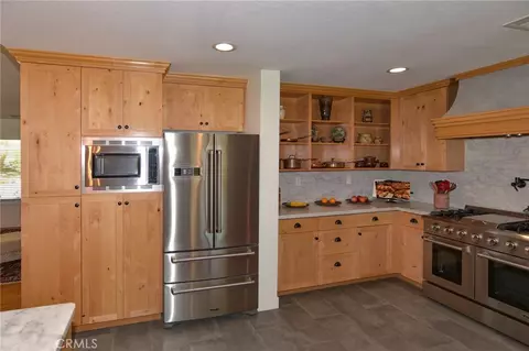 Kitchen - 17170 Yucca Rd, Apple Valley, CA 92307 photo 6 of 7