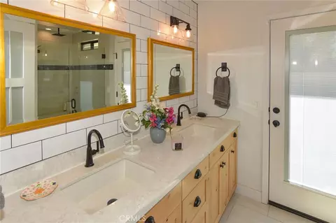 Bath - 17170 Yucca Rd, Apple Valley, CA 92307 photo 3 of 4