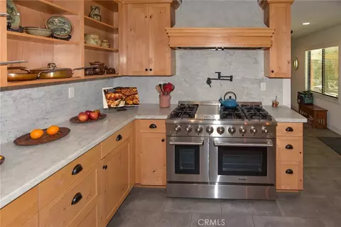 Kitchen - 17170 Yucca Rd, Apple Valley, CA 92307 photo 3 of 7