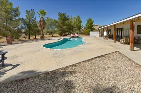 Exterior - 17170 Yucca Rd, Apple Valley, CA 92307 photo 12 of 15