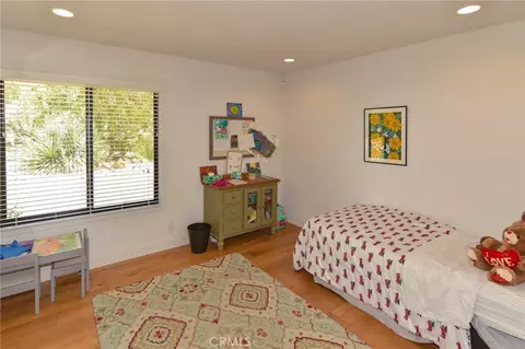 Bedroom - 17170 Yucca Rd, Apple Valley, CA 92307 photo 10 of 10