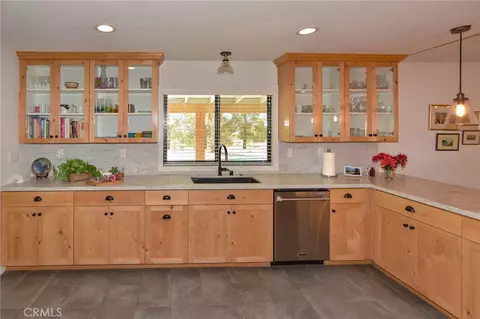 Kitchen - 17170 Yucca Rd, Apple Valley, CA 92307 photo 4 of 7