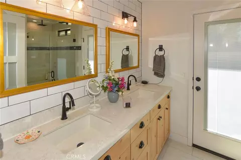 Bath - 17170 Yucca Rd, Apple Valley, CA 92307 photo 1 of 4