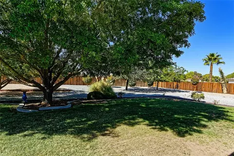 Exterior - 13564 Quapaw Rd, Apple Valley, CA 92308 photo 9 of 11