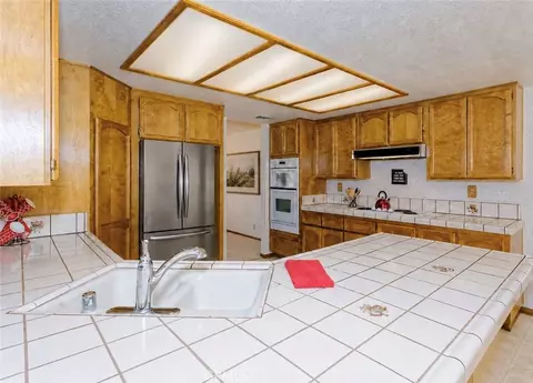Kitchen - 13564 Quapaw Rd, Apple Valley, CA 92308 photo 1 of 5