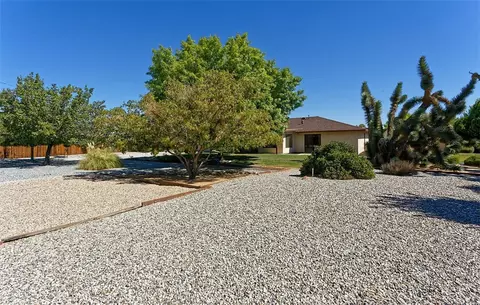 Exterior - 13564 Quapaw Rd, Apple Valley, CA 92308 photo 6 of 11