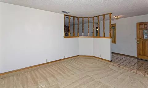 Living - 13564 Quapaw Rd, Apple Valley, CA 92308 photo 4 of 8