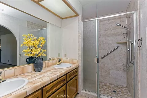 Bath - 13564 Quapaw Rd, Apple Valley, CA 92308 photo 4 of 4