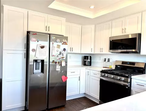 Kitchen - 18805 Yucca, Hesperia, CA 92345 photo 3 of 4