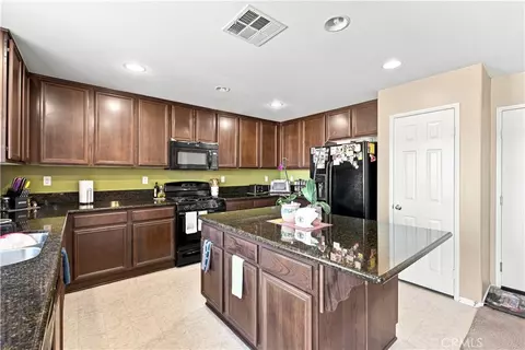 Kitchen - 14472 Sierra Grande St, Adelanto, CA 92301 photo 1 of 4