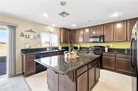 Kitchen - 14472 Sierra Grande St, Adelanto, CA 92301 photo 4 of 4