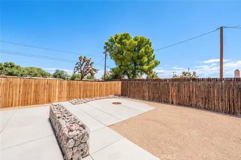 Exterior - 13009 Casco Rd, Apple Valley, CA 92308 photo 5 of 5