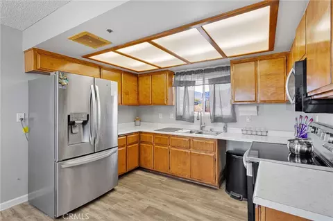 Kitchen - 36368 Cochise, Lucerne Valley, CA 92356 photo 1 of 3