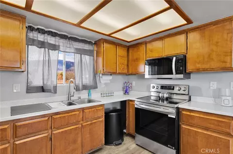 Kitchen - 36368 Cochise, Lucerne Valley, CA 92356 photo 3 of 3
