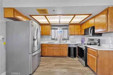 Kitchen - 36368 Cochise, Lucerne Valley, CA 92356 photo 2 of 3