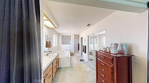 Bath - 21723 Hercules St, Apple Valley, CA 92308 photo 1 of 6