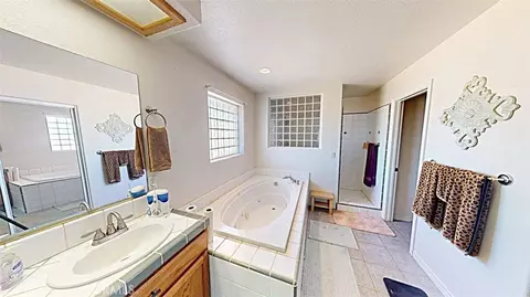 Bath - 21723 Hercules St, Apple Valley, CA 92308 photo 3 of 6
