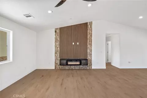 Living - 16218 Quantico Rd E, Apple Valley, CA 92307 photo 4 of 6