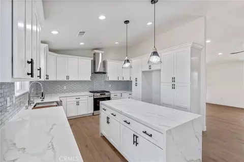 Kitchen - 16218 Quantico Rd E, Apple Valley, CA 92307 photo 3 of 5