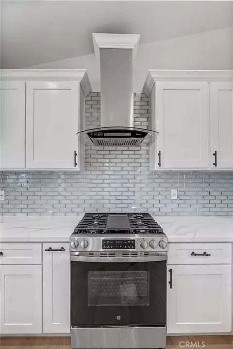 Kitchen - 16218 Quantico Rd E, Apple Valley, CA 92307 photo 5 of 5